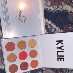 New Kylie eyeshadow pallet best offer